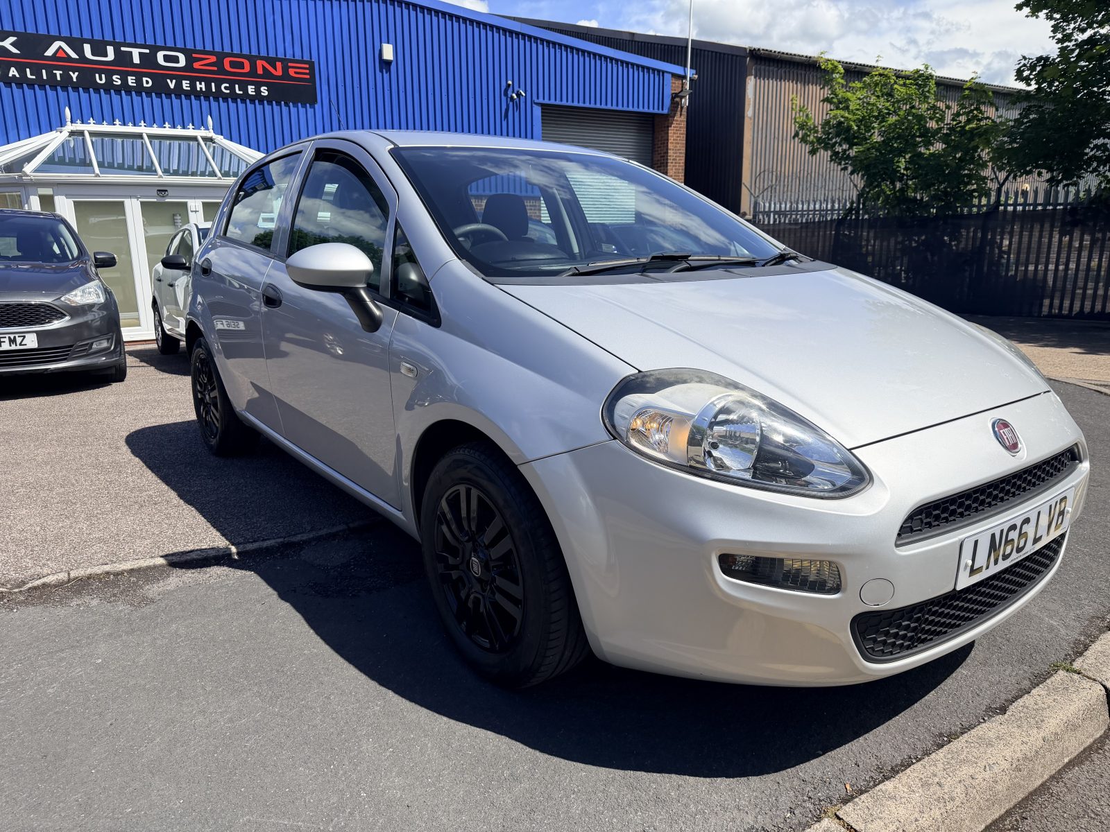 Fiat Punto Pop + 1.2 Pop + Hatchback 5dr Petrol Euro 6 (69 bhp) — photo 7