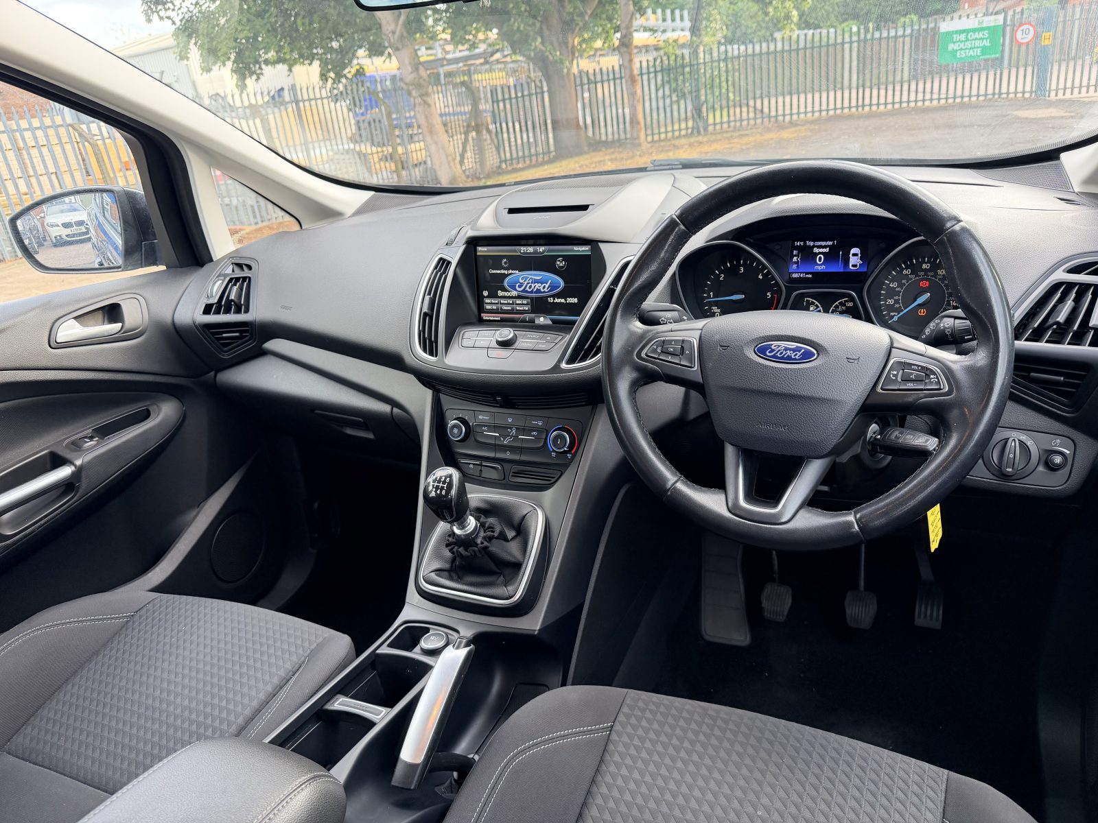 Ford C-Max Zetec TDCi 2016 — photo 11