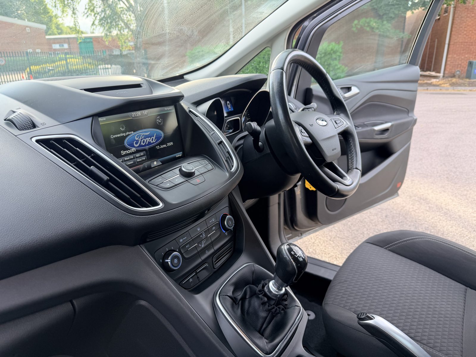 Ford C-Max Zetec TDCi 2016 — photo 46