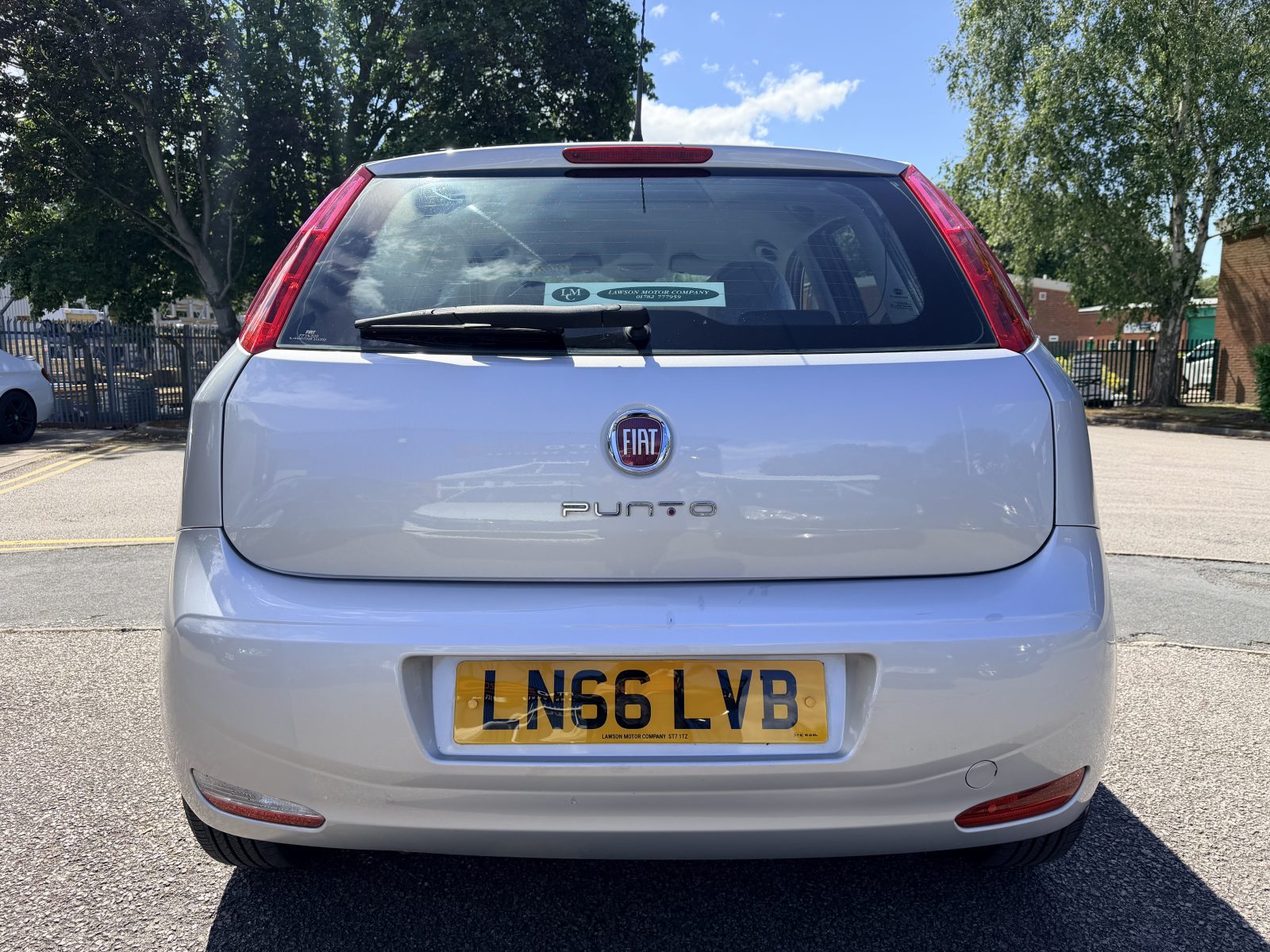 Fiat Punto Pop + 1.2 Pop + Hatchback 5dr Petrol Euro 6 (69 bhp) — photo 9