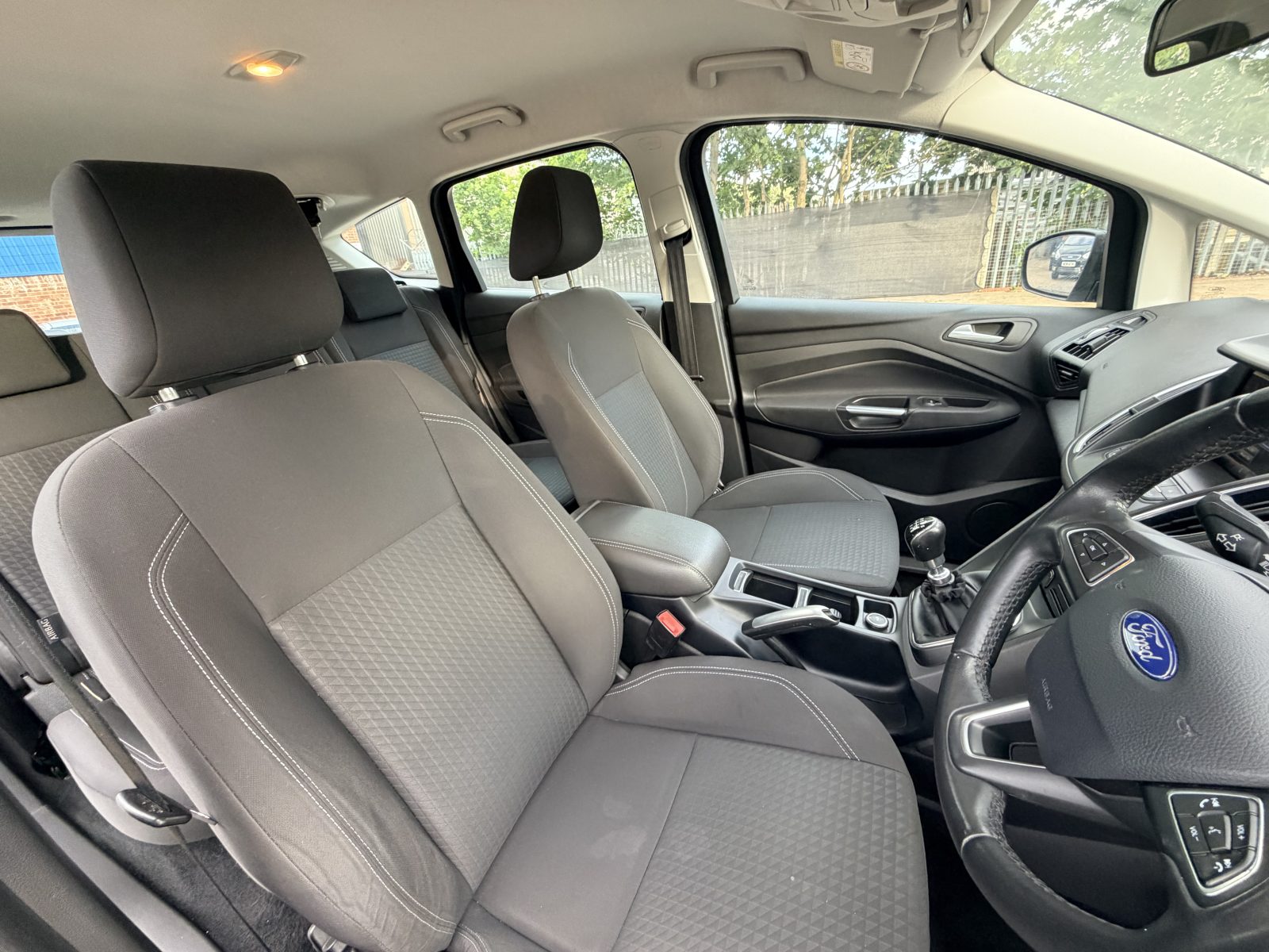 Ford C-Max Zetec TDCi 2016 — photo 14