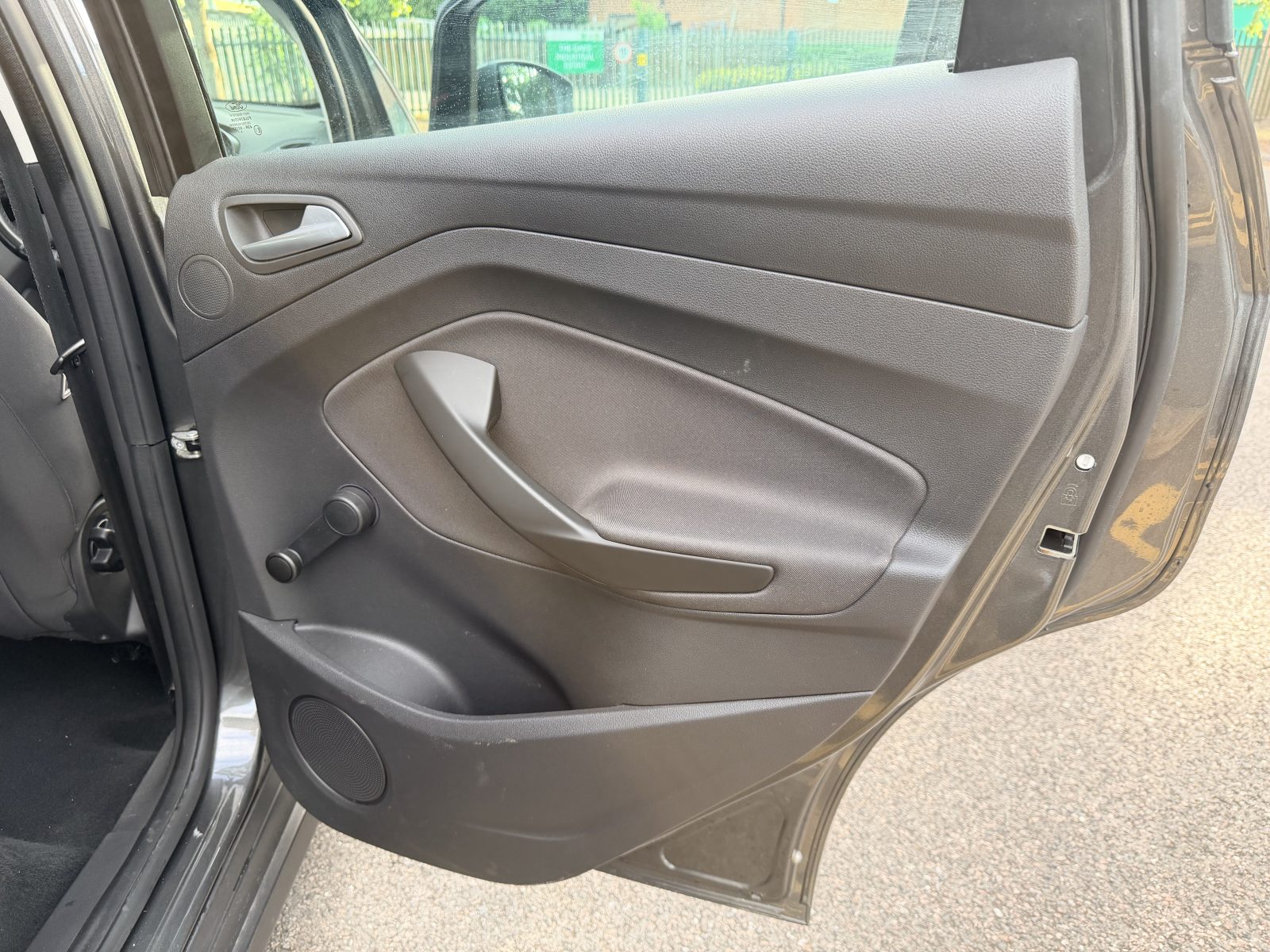 Ford C-Max Zetec TDCi 2016 — photo 28