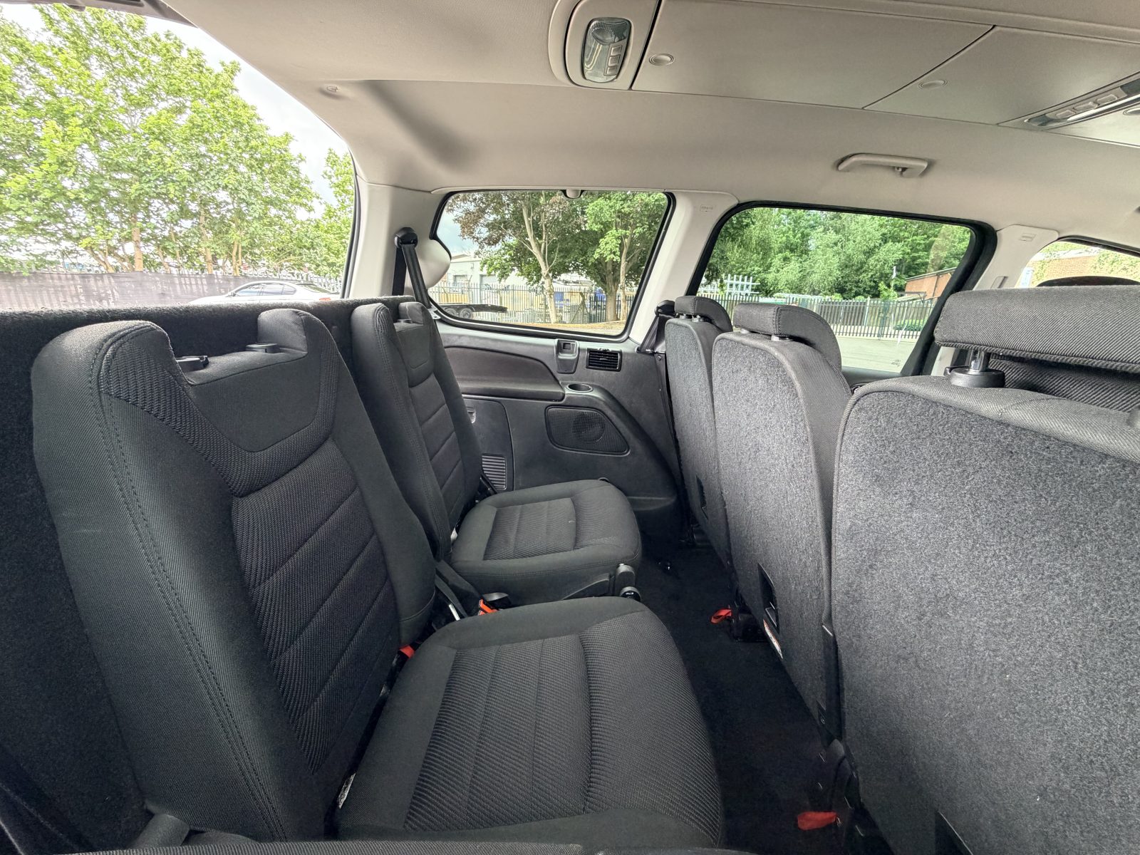 Ford Galaxy 2014 — photo 13