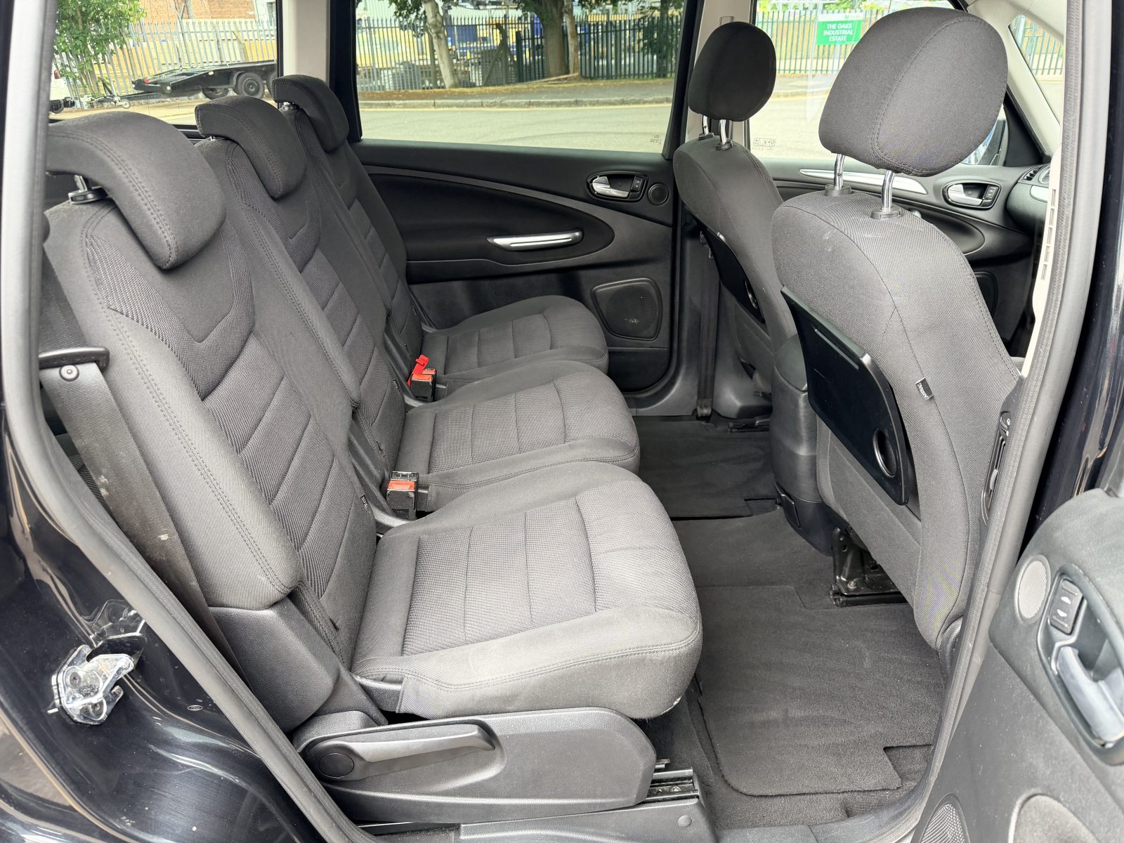 Ford Galaxy 2014 — photo 12