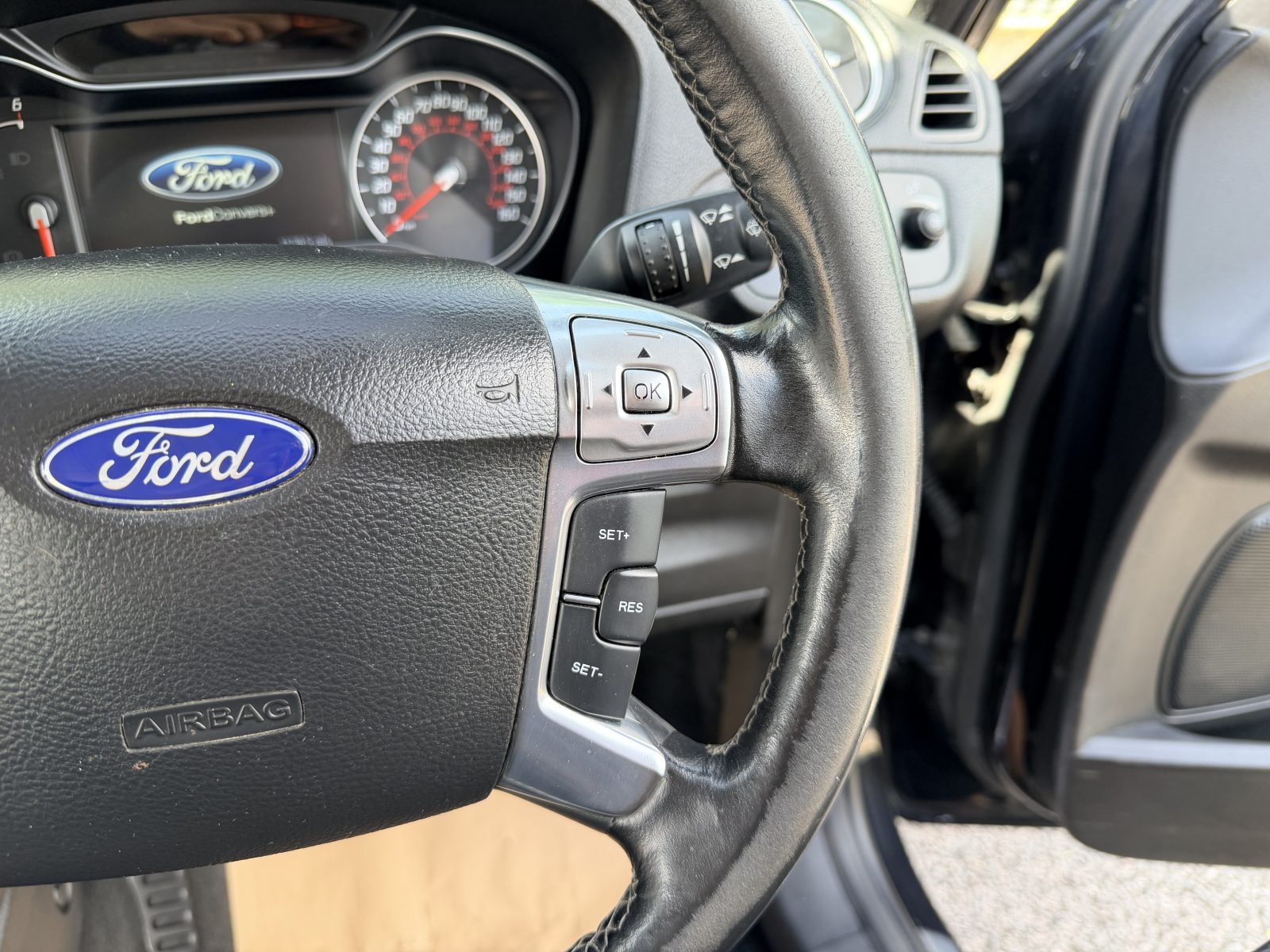 Ford Galaxy 2014 — photo 18