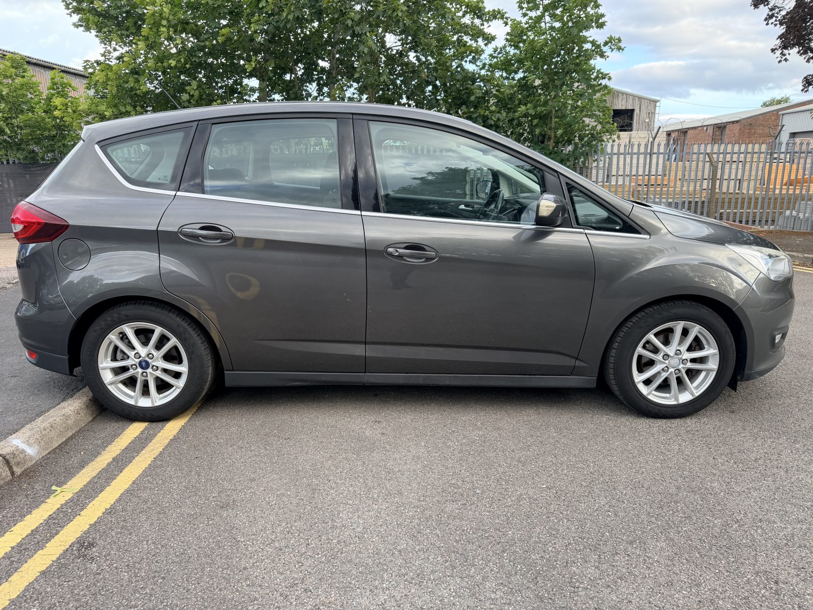 Ford C-Max Zetec TDCi 2016 — photo 9