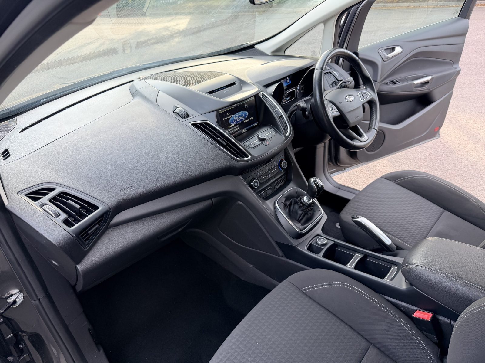 Ford C-Max Zetec TDCi 2016 — photo 43