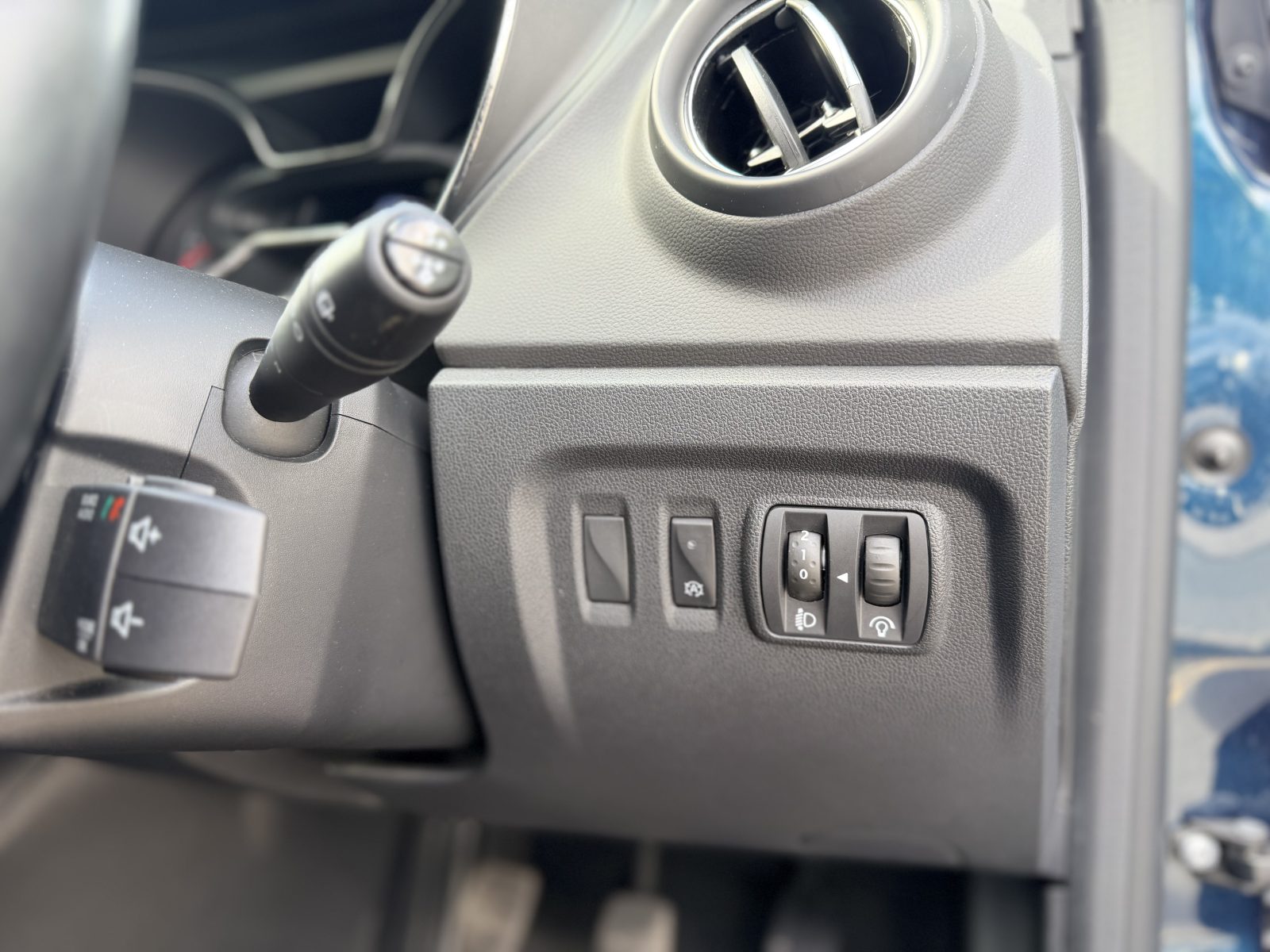 1.2 TCe ENERGY Dynamique S Nav SUV 5dr Petrol Manual Euro 6 (s/s) (120 ps) — photo 17