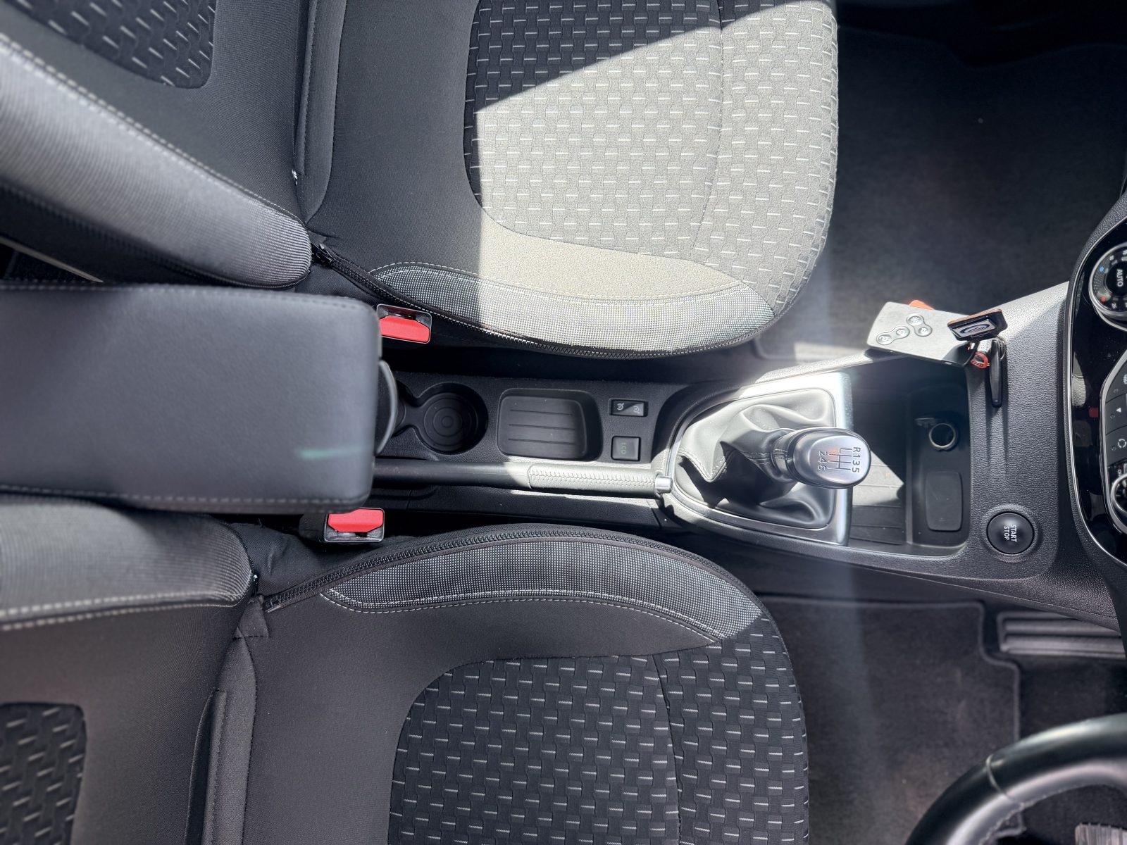 1.2 TCe ENERGY Dynamique S Nav SUV 5dr Petrol Manual Euro 6 (s/s) (120 ps) — photo 32