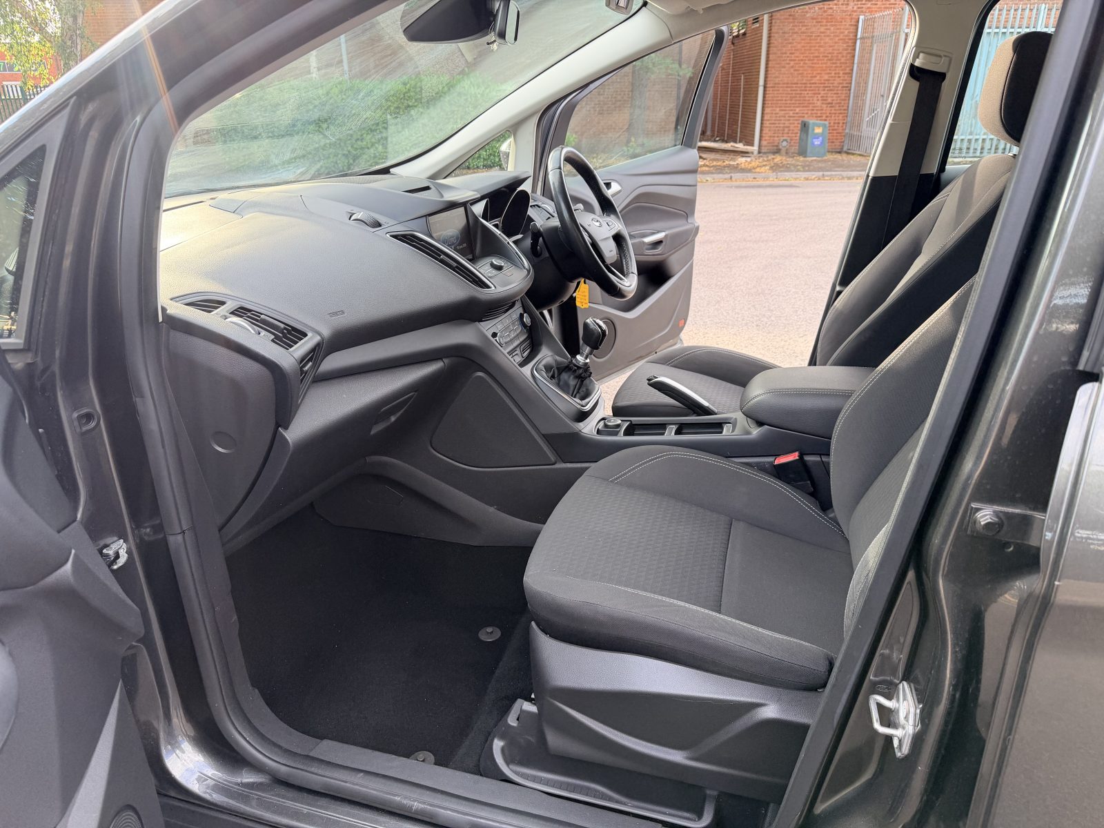 Ford C-Max Zetec TDCi 2016 — photo 34