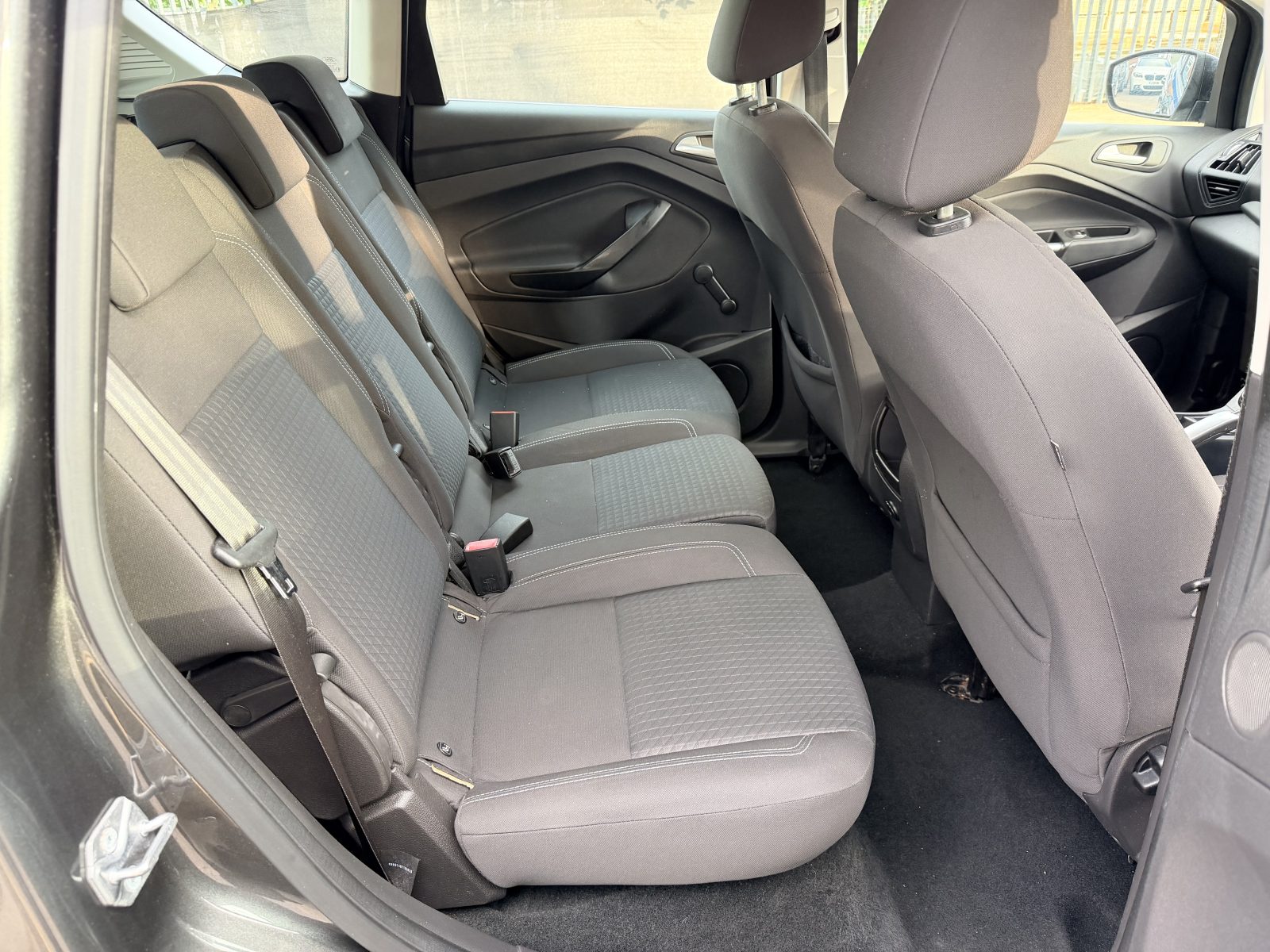 Ford C-Max Zetec TDCi 2016 — photo 27