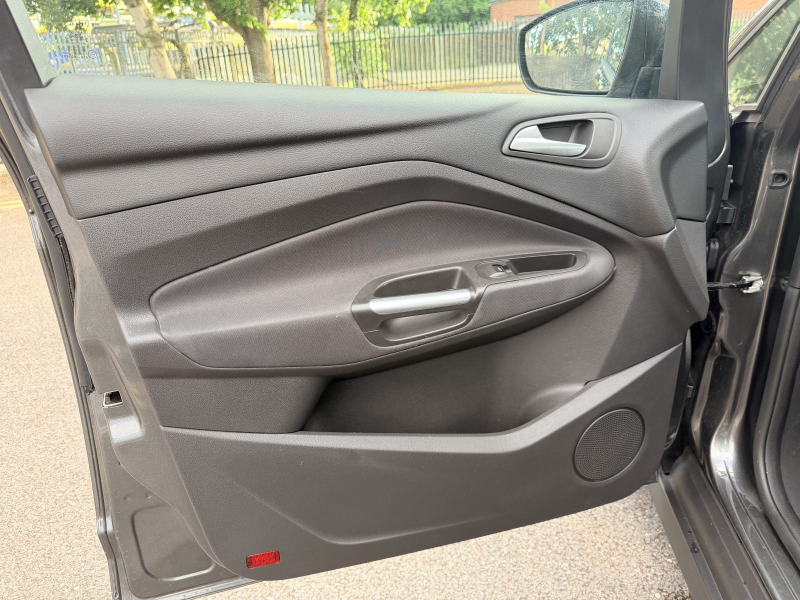 Ford C-Max Zetec TDCi 2016 — photo 42