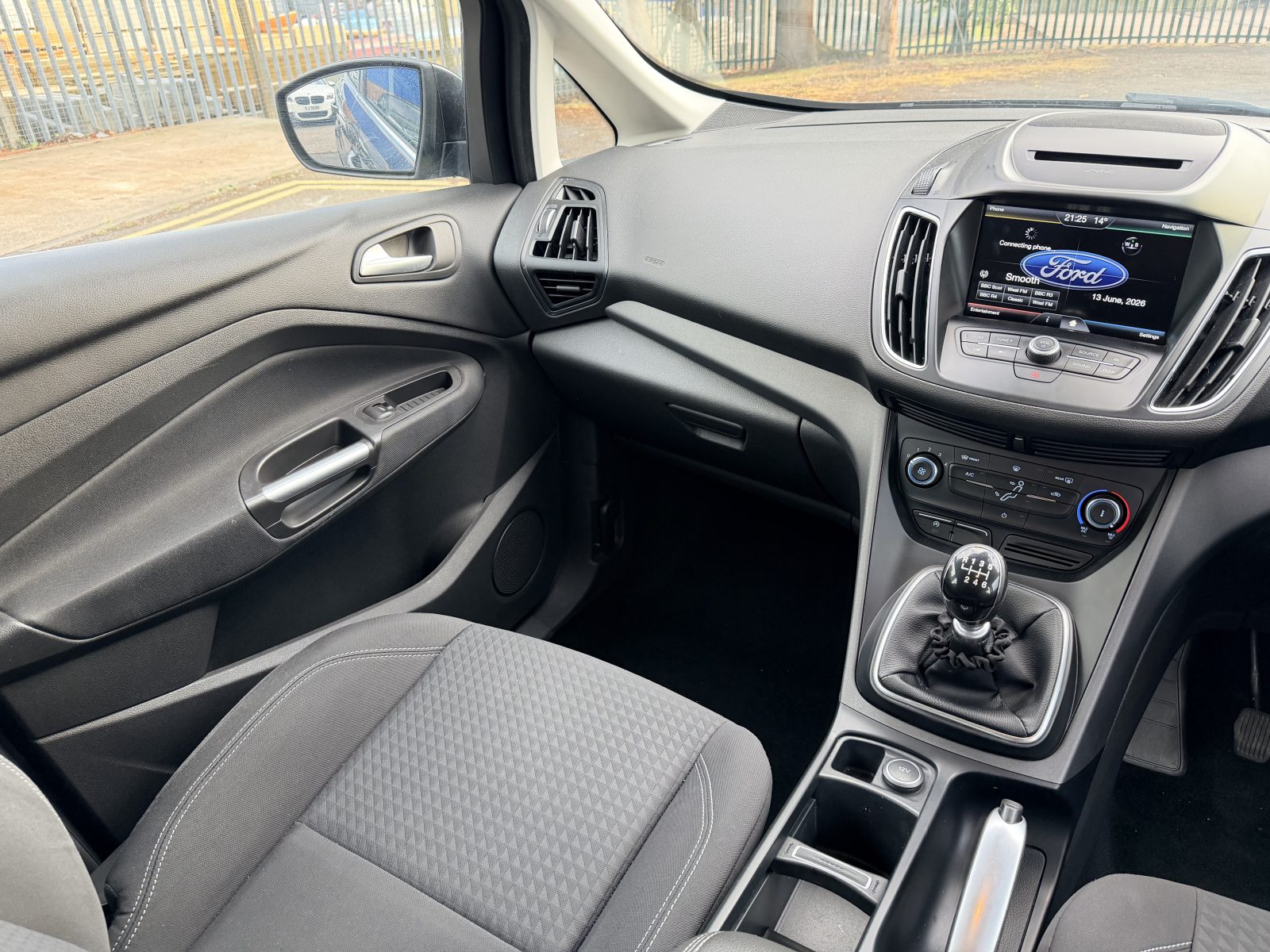 Ford C-Max Zetec TDCi 2016 — photo 12