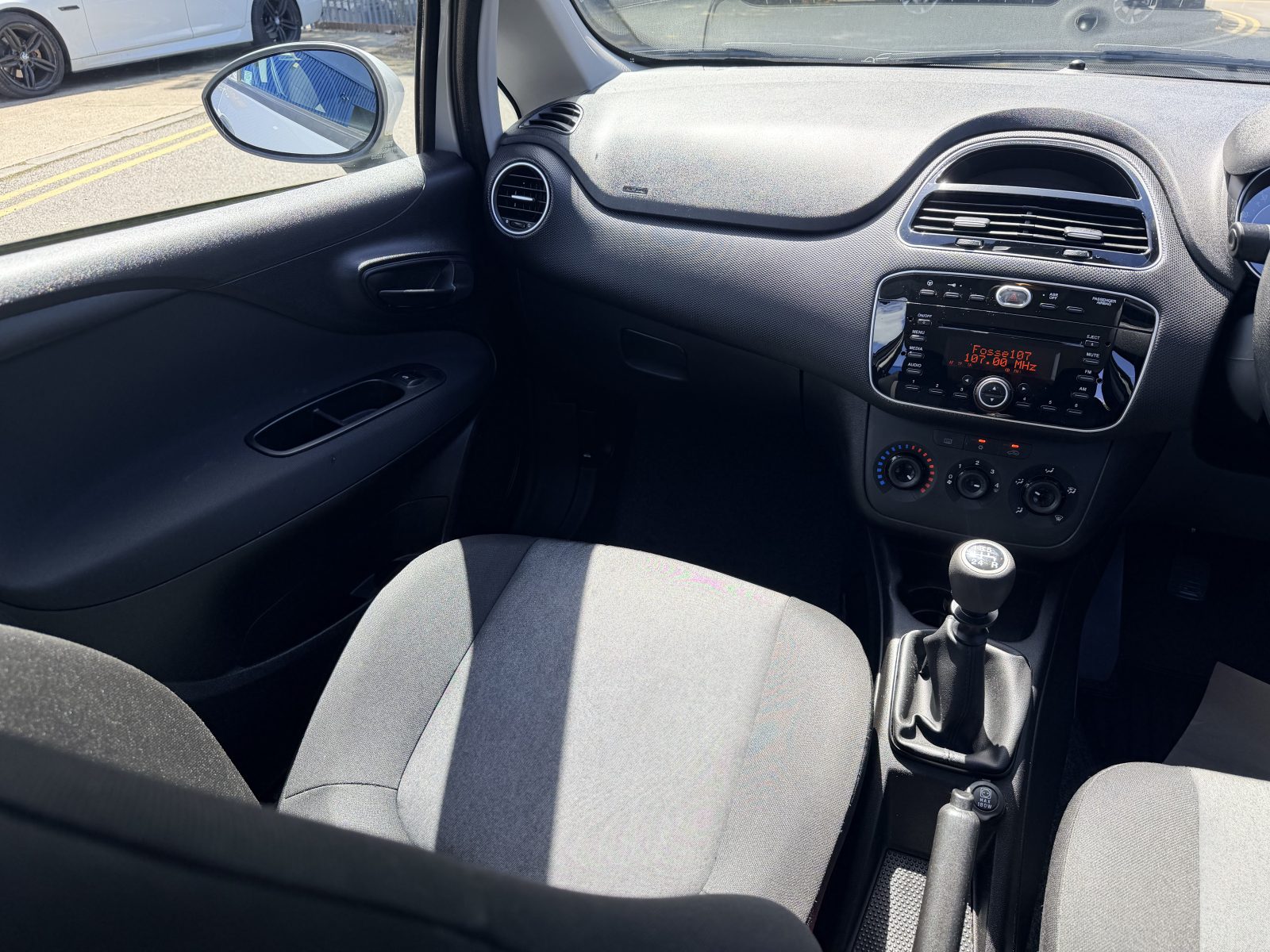 Fiat Punto Pop + 1.2 Pop + Hatchback 5dr Petrol Euro 6 (69 bhp) — photo 13