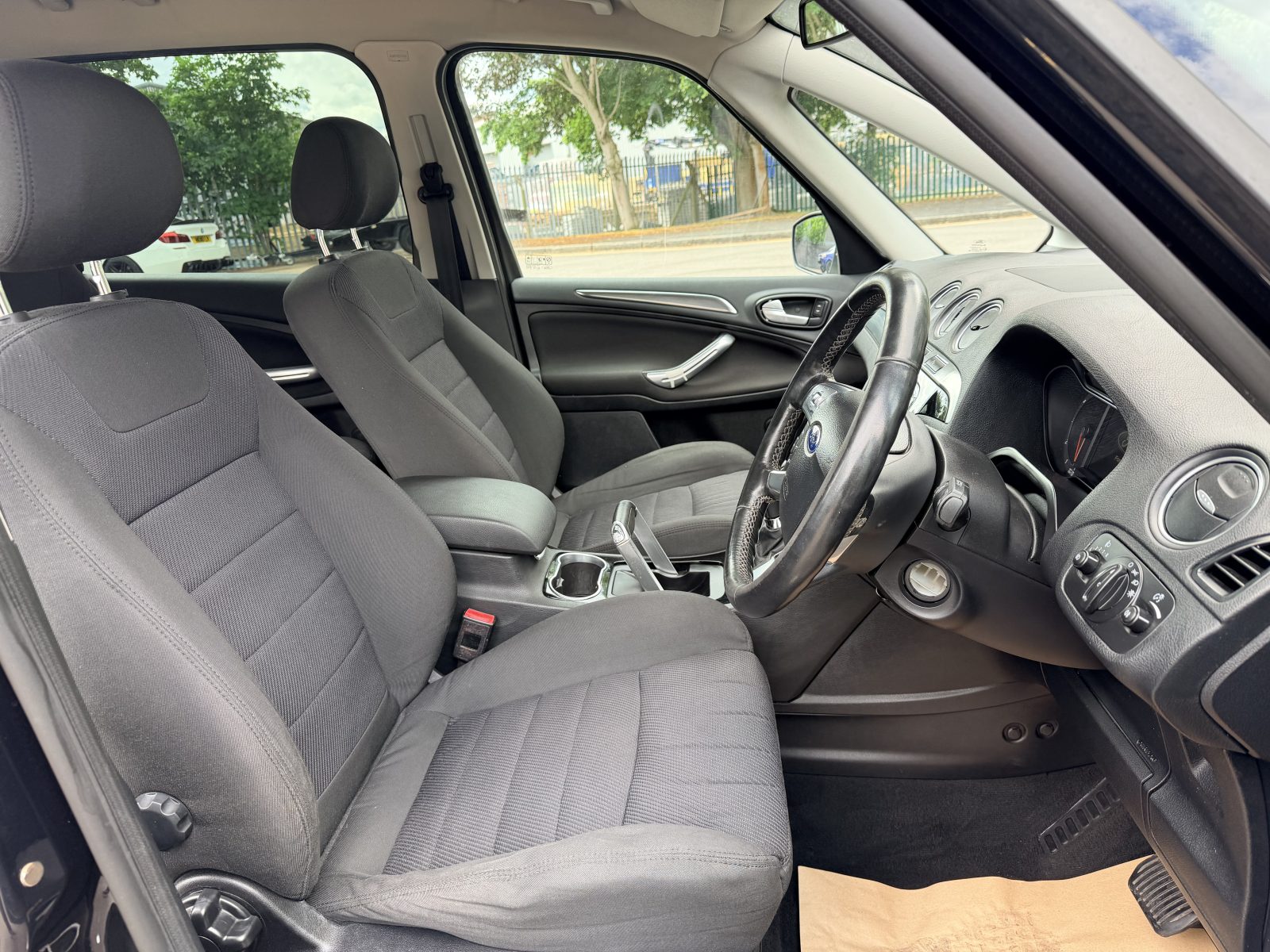 Ford Galaxy 2014 — photo 10