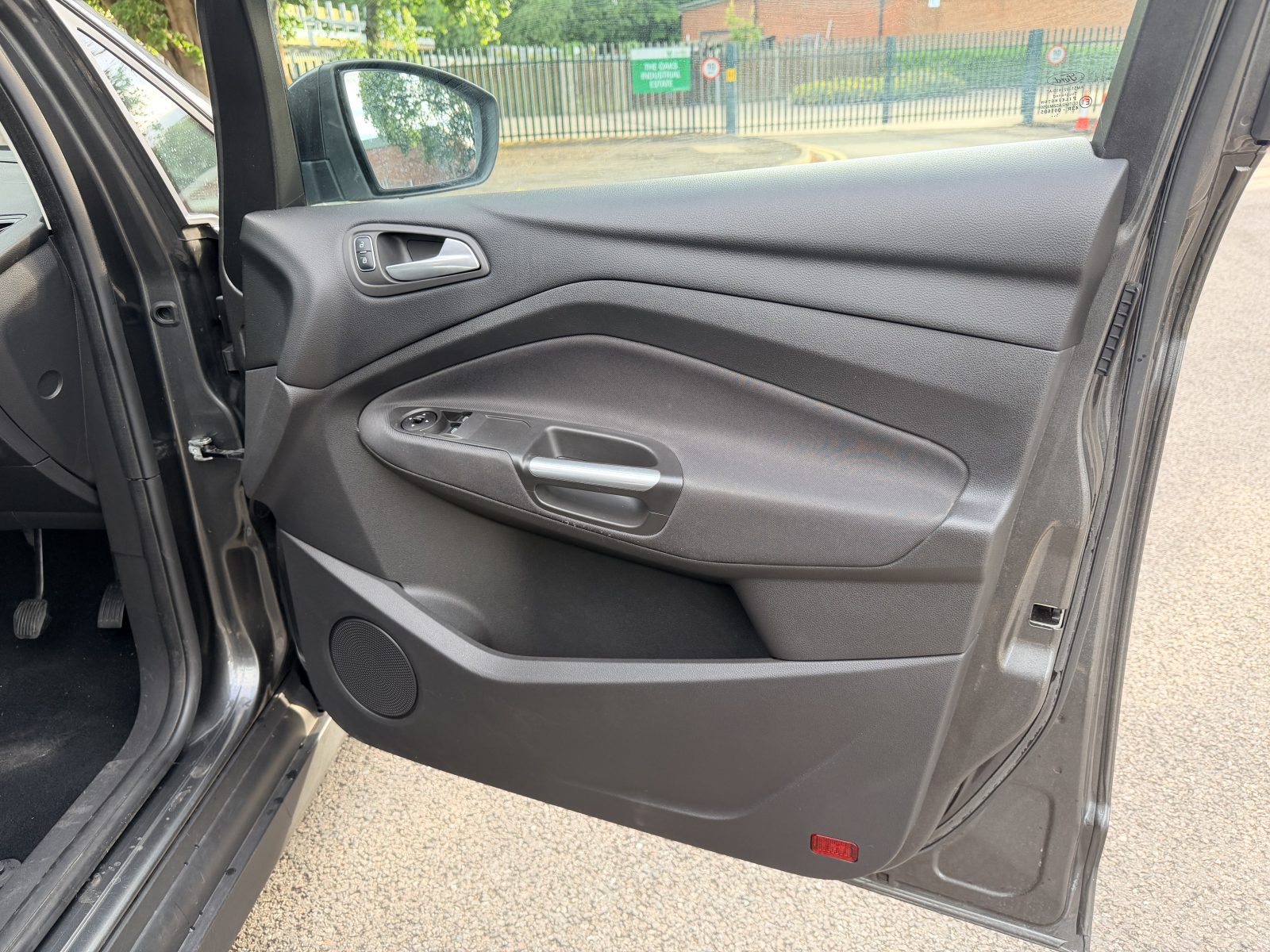 Ford C-Max Zetec TDCi 2016 — photo 26