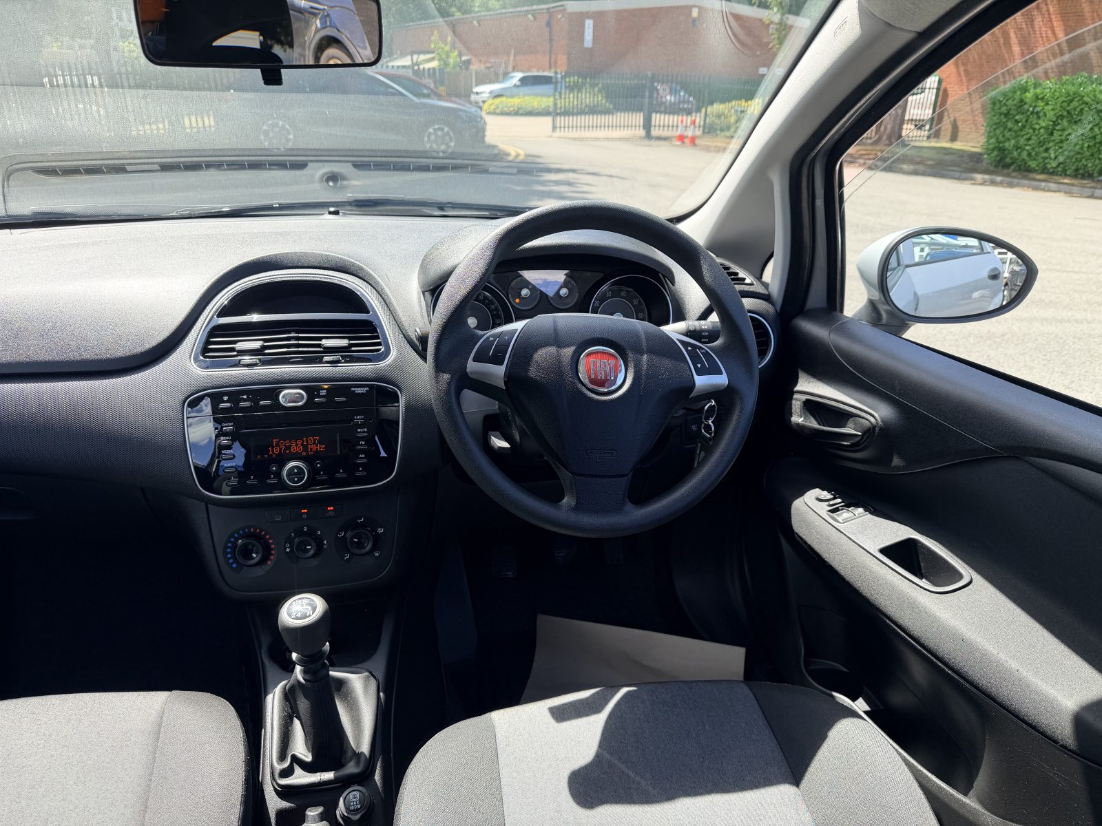 Fiat Punto Pop + 1.2 Pop + Hatchback 5dr Petrol Euro 6 (69 bhp) — photo 12