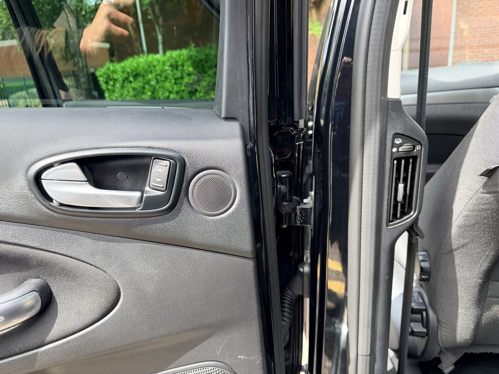 Ford Galaxy 2014 — photo 30