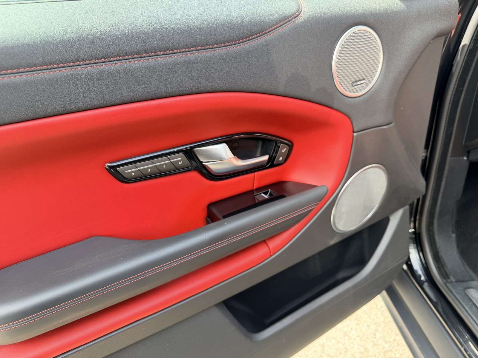 Land Rover Range Rover Evoque HSE Dynamic Auto 4WD 2017 — photo 32