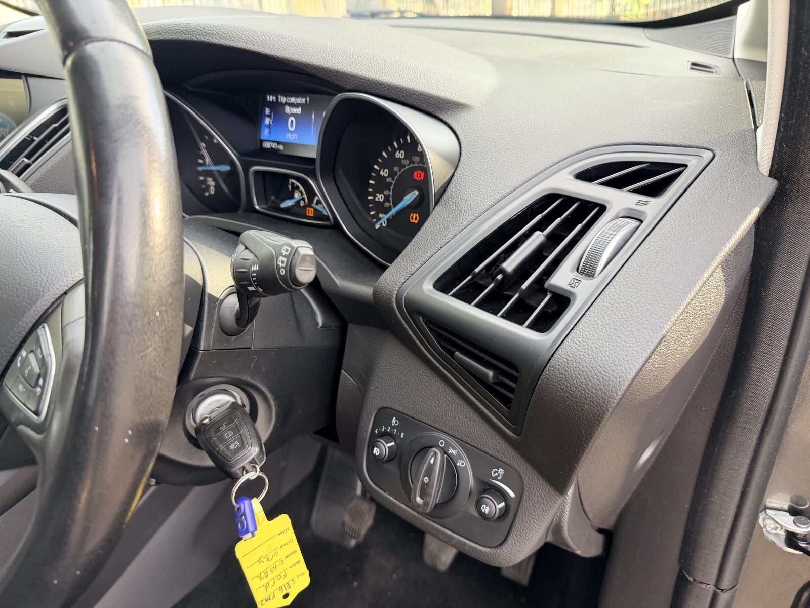Ford C-Max Zetec TDCi 2016 — photo 48