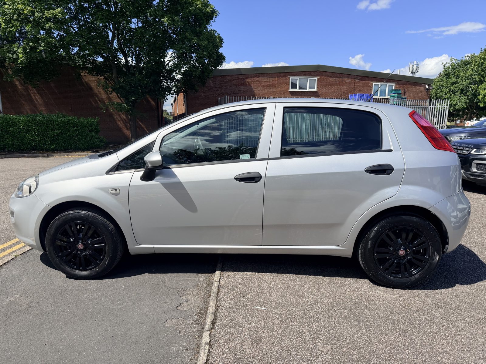 Fiat Punto Pop + 1.2 Pop + Hatchback 5dr Petrol Euro 6 (69 bhp) — photo 6
