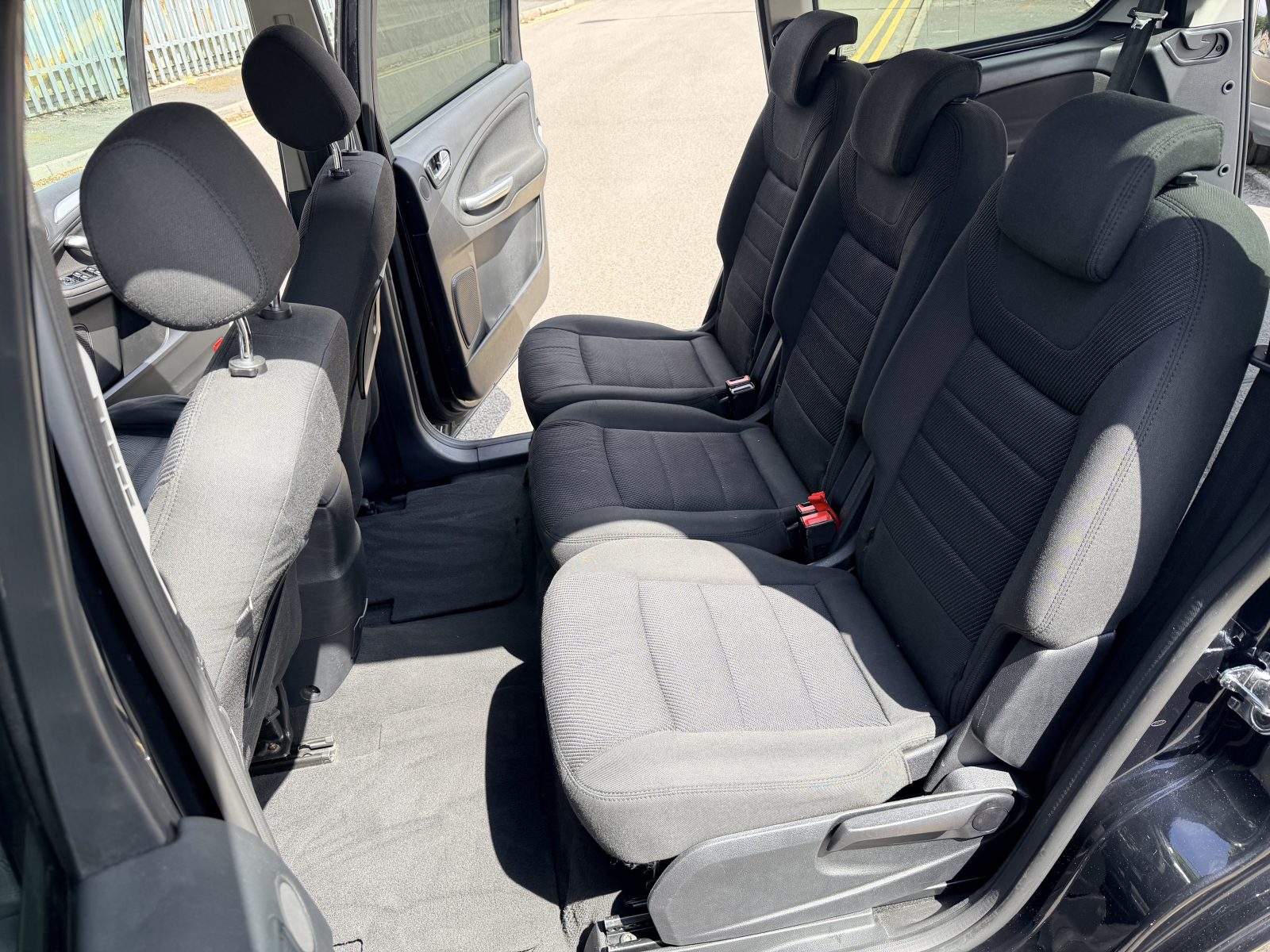 Ford Galaxy 2014 — photo 16
