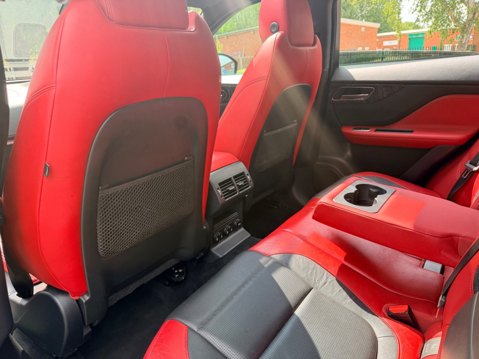 Jaguar F-PACE SUV 3.0 V6 S SUV  Petrol Auto AWD Euro 6 (s/s) (380 ps 2017 — photo 32