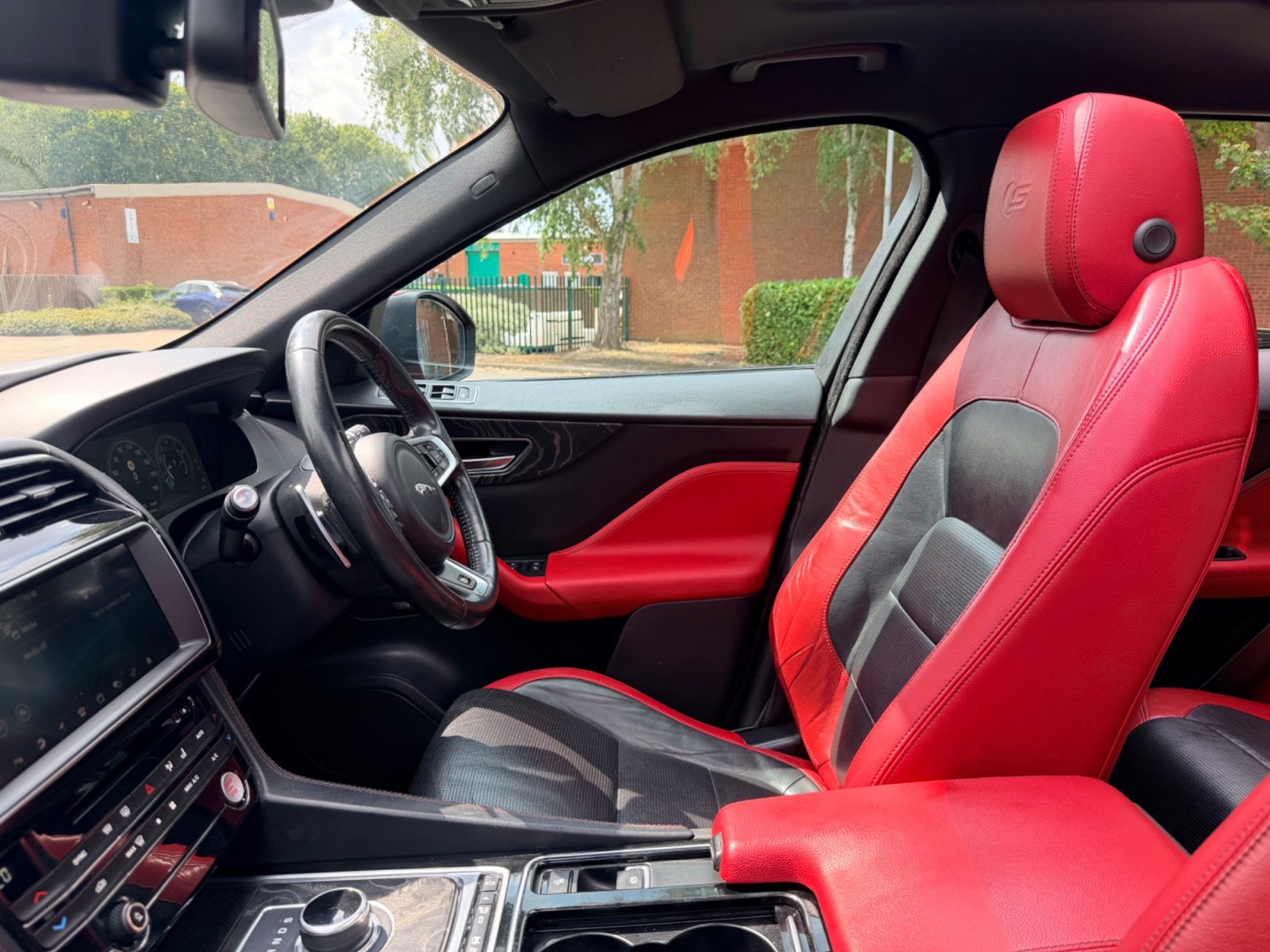 Jaguar F-PACE SUV 3.0 V6 S SUV  Petrol Auto AWD Euro 6 (s/s) (380 ps 2017 — photo 21