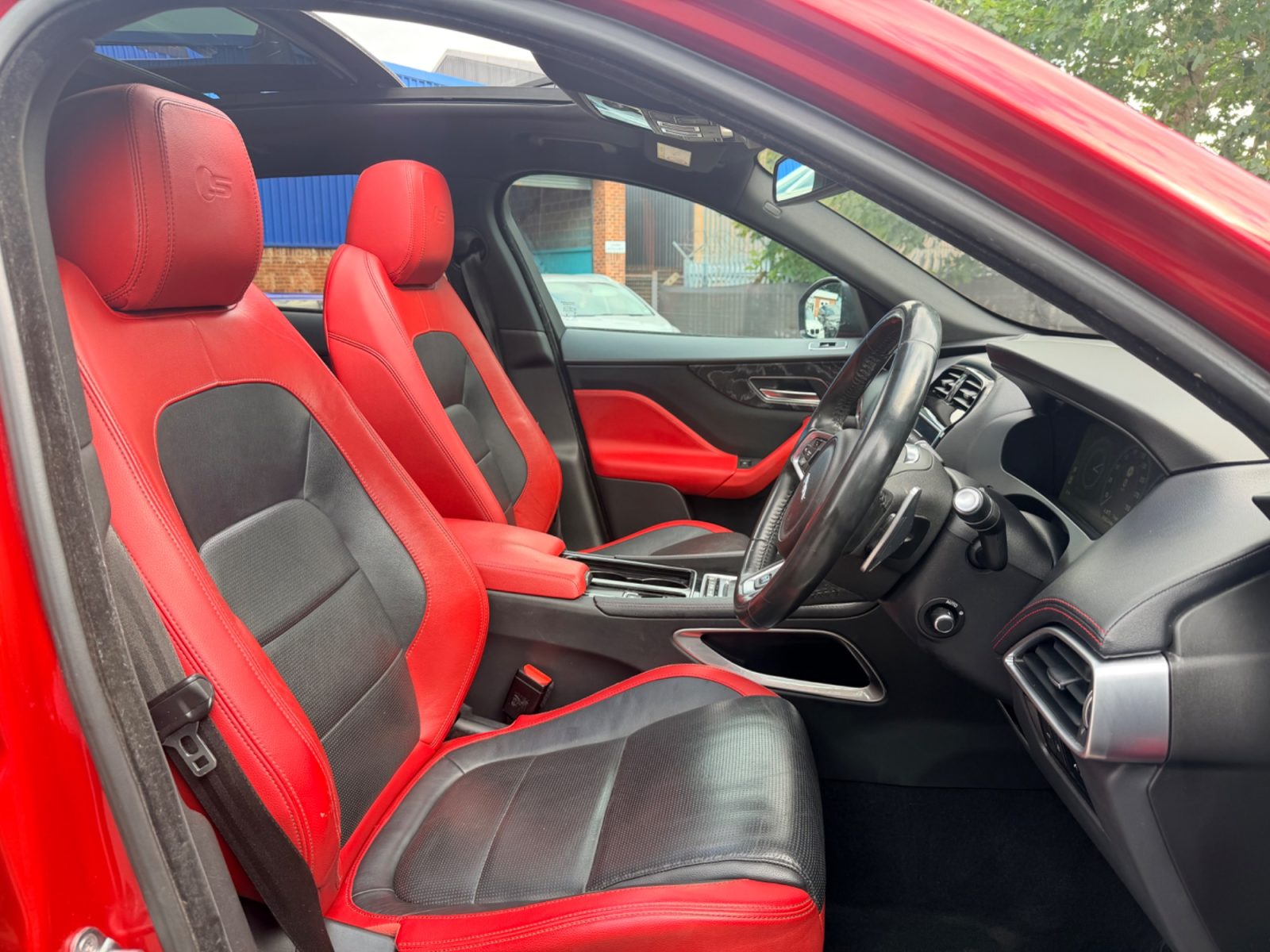 Jaguar F-PACE SUV 3.0 V6 S SUV  Petrol Auto AWD Euro 6 (s/s) (380 ps 2017 — photo 17