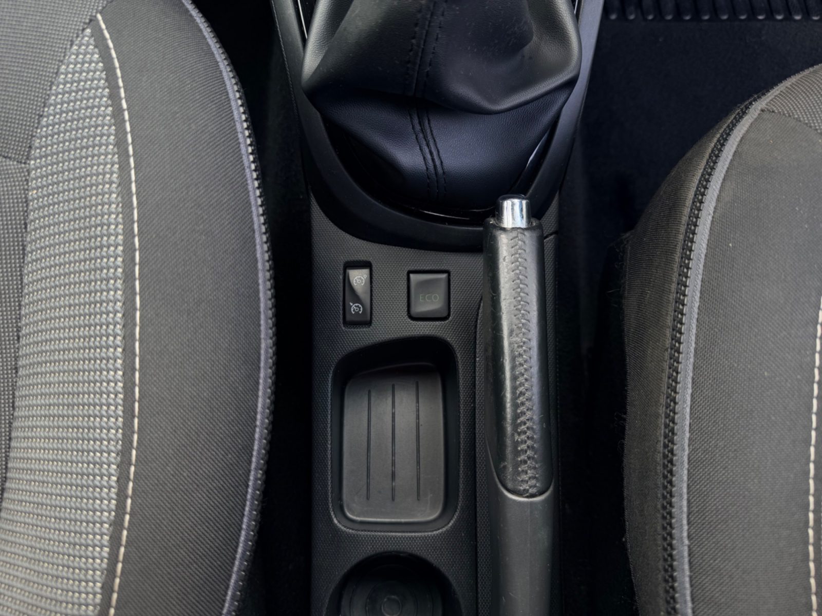 Renault Captur Dynamique Nav 0.9 TCe ENERGY Dynamique Nav Euro 6 2015 — photo 39