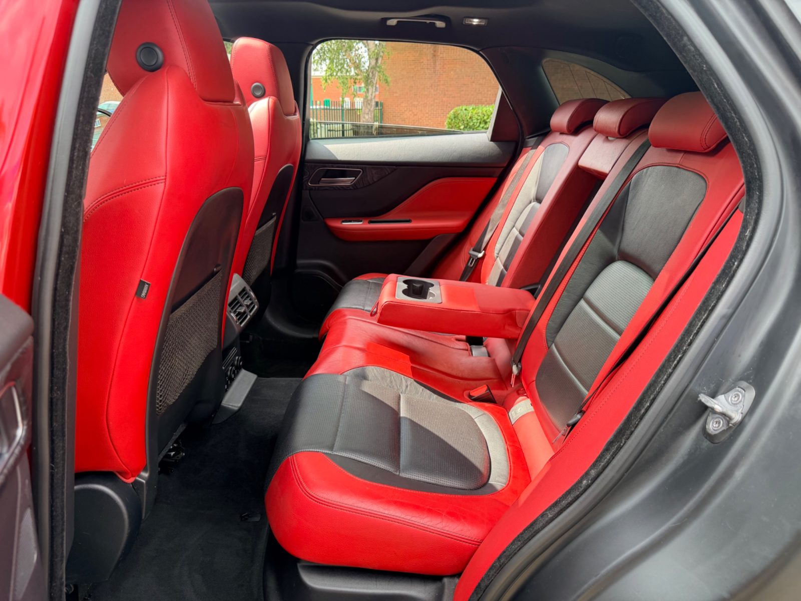 Jaguar F-PACE SUV 3.0 V6 S SUV  Petrol Auto AWD Euro 6 (s/s) (380 ps 2017 — photo 31
