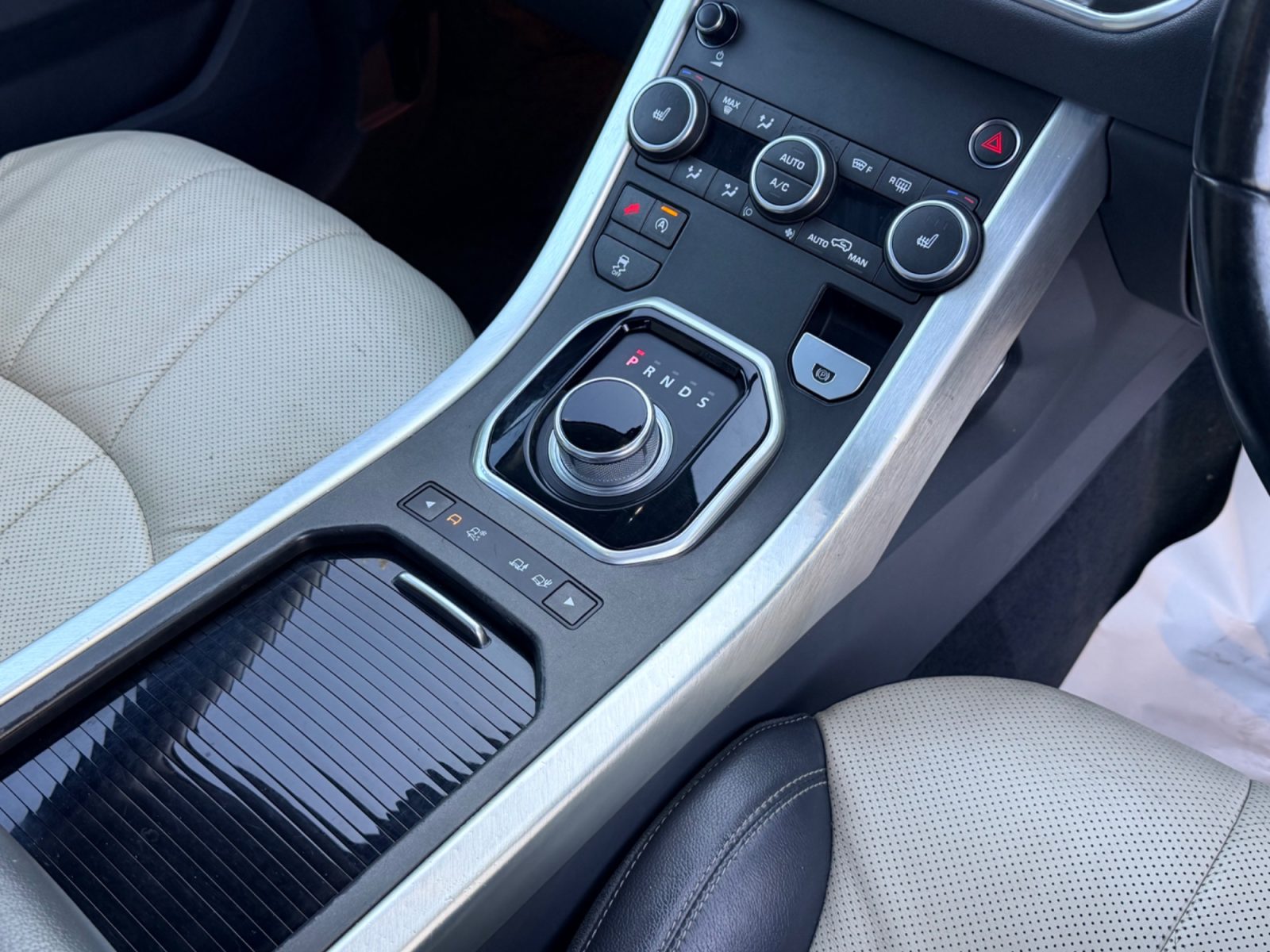 Land Rover Range Rover Evoque 2016 — photo 32