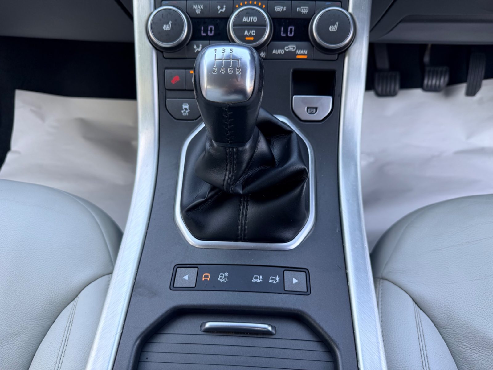 Land Rover — photo 31