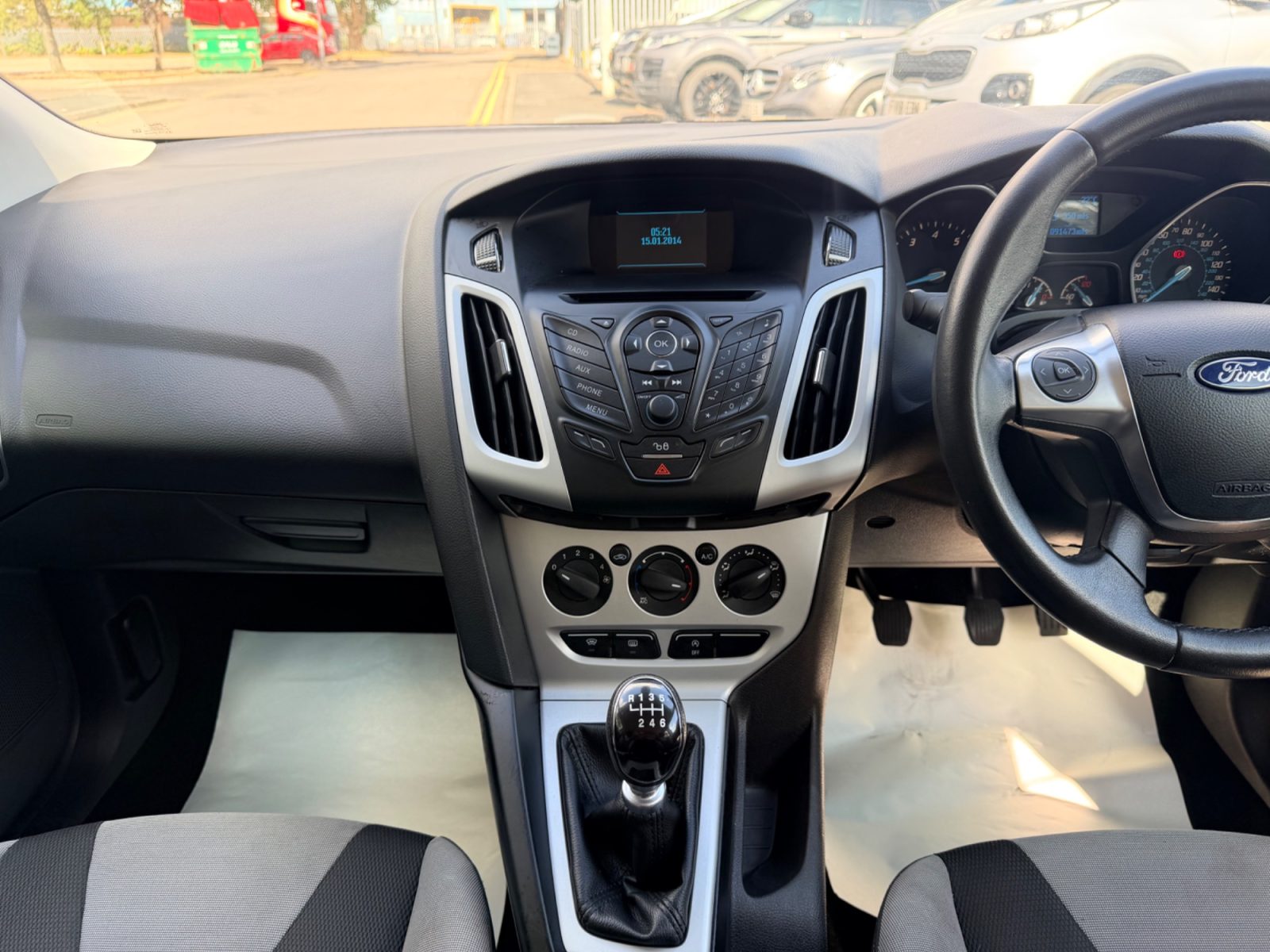 Ford Focus — photo 15