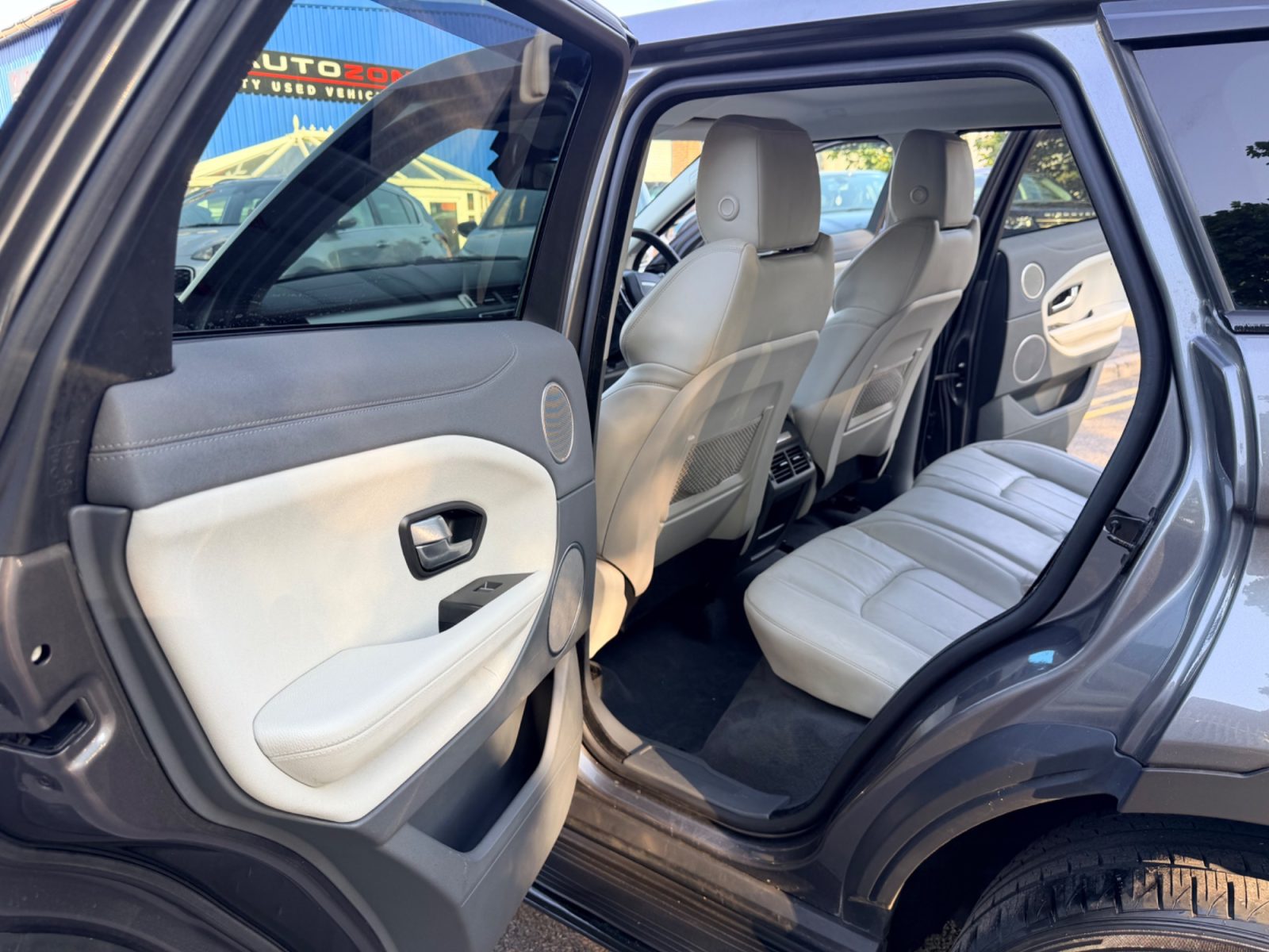 Land Rover — photo 36