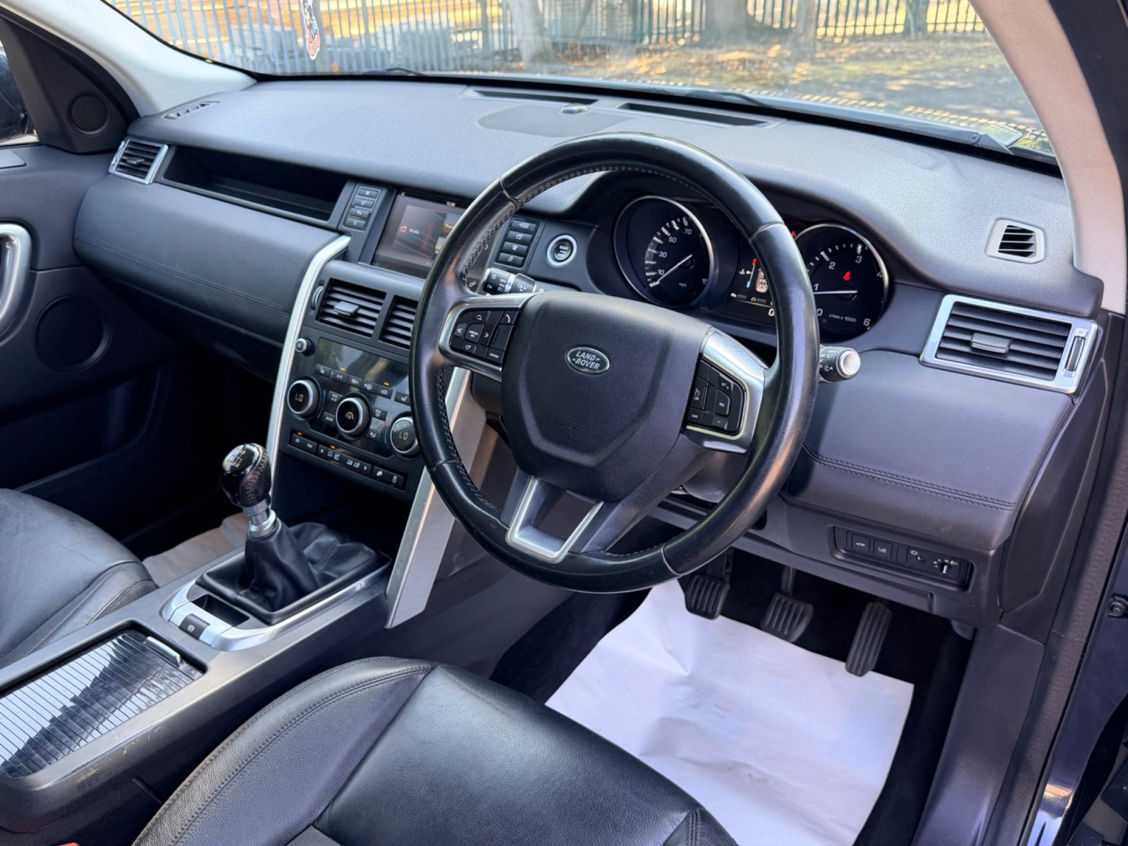Land rover Discovery sport 2015 — photo 12