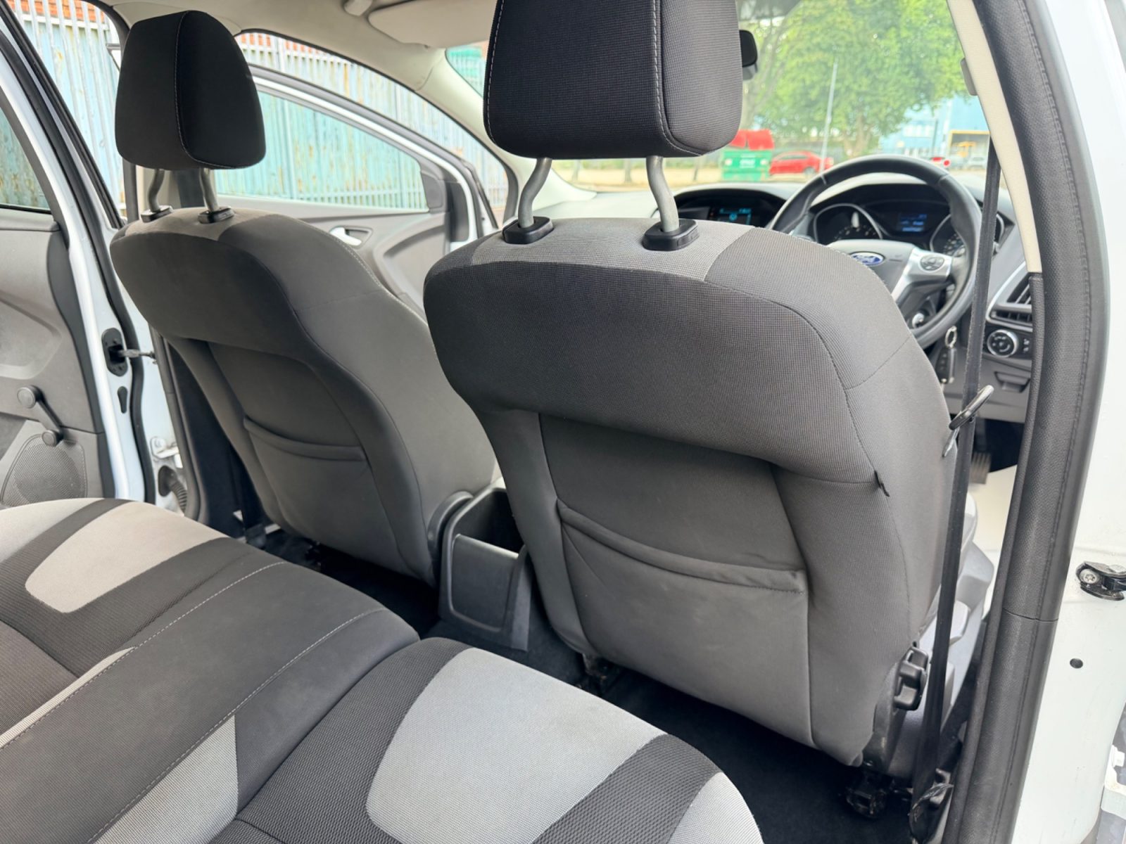 Ford Focus — photo 41