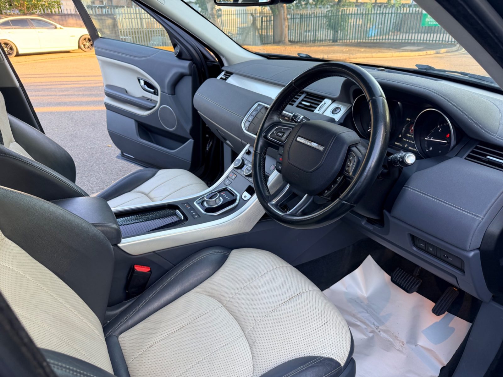 Land Rover Range Rover Evoque 2016 — photo 56