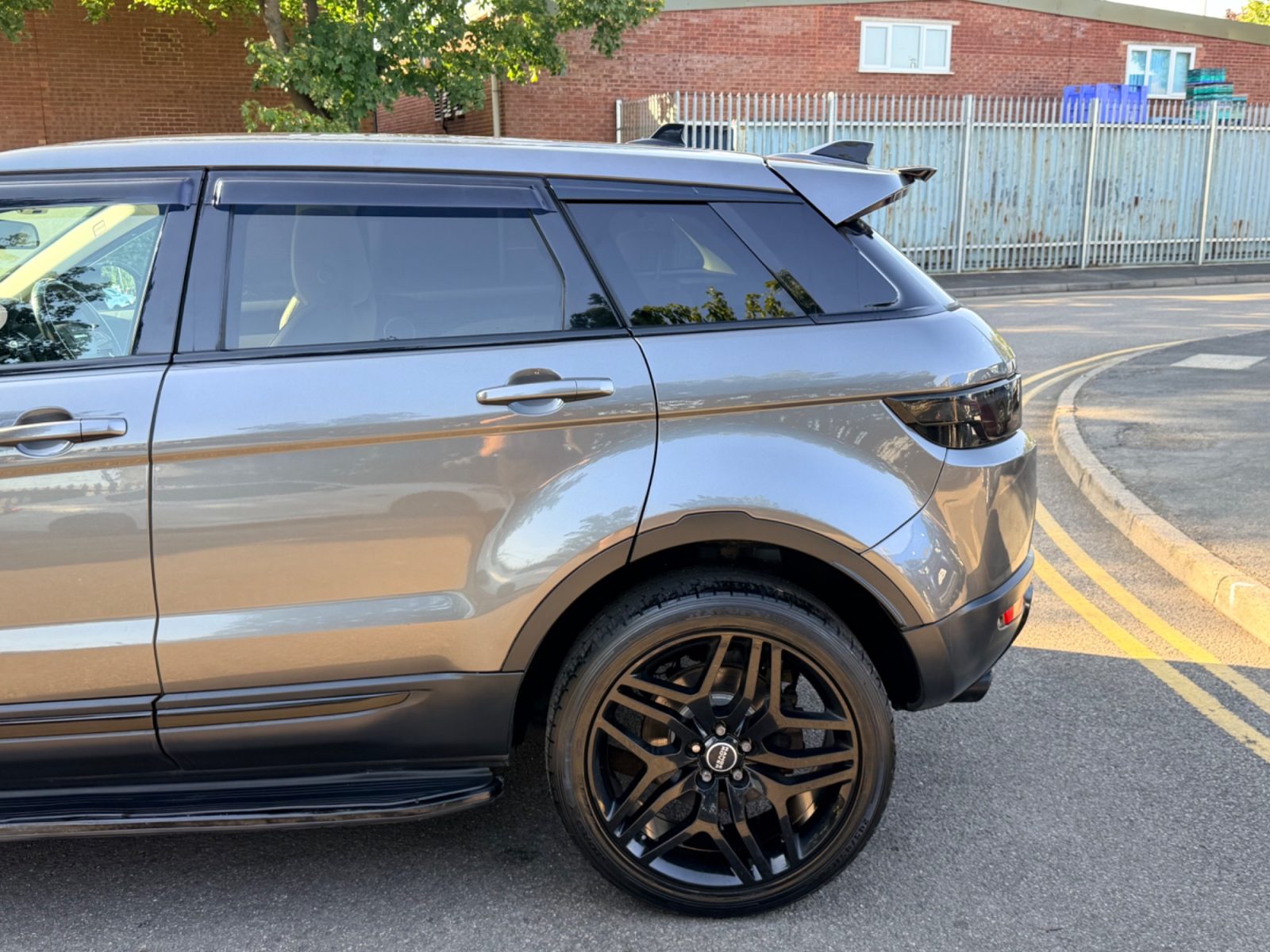 Land Rover — photo 13